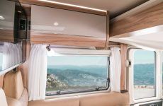 HYMER_Exsis_i_Interieur_Chiavenna_Nussbaum_Santana_LED_Innenraumbeleuchtung-l