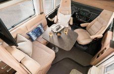 HYMER_Exsis_i_Interieur_Sitzgruppe_Santana_von_oben-l