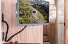 HYMER_Exsis_678_22_Zoll_TV_in_Funktion