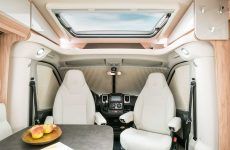 HYMER_Exsis_t_588_Chiavenna_Nussbaum_Eco_Grazia_Interior_Fahrerhaus