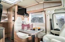 HYMER_Exsis_t_588_Chiavenna_Nussbaum_Eco_Grazia_Interior_Sitzgruppe