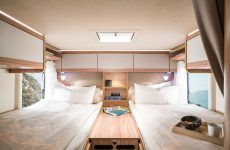 HYMER_Exsis_t_588_Interieur_Chiavenna_Nussbaum_Heckbetten