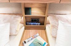 HYMER_Exsis_t_588_Interieur_Chiavenna_Nussbaum_Heckbetten_mit_Regal