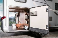 HYMER_Exsis_t_weiss_Exterieur_grosse_Garagenklappe