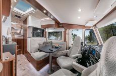 HYMER_B_Klasse_ModernComfort_580_I_Sitzgruppe_mit_Blick_ins_Heck