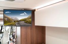 HYMER_B_Klasse_ModernComfort_580_TV_in_Schlafbereich