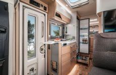 HYMER_B_MC_580_Kueche_Kuehlschrank_geoeffnet