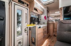 HYMER_B_MC_T_580_Kueche_Blick_aus_Sitzgruppe